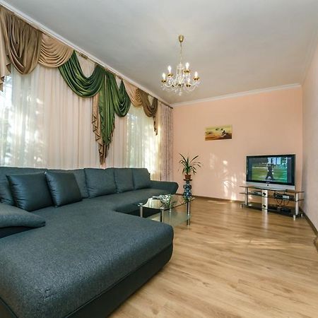 Two Bedroom Apartment On Liuteranska Street 基輔 外观 照片