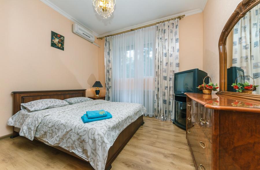 Two Bedroom Apartment On Liuteranska Street 基輔 外观 照片