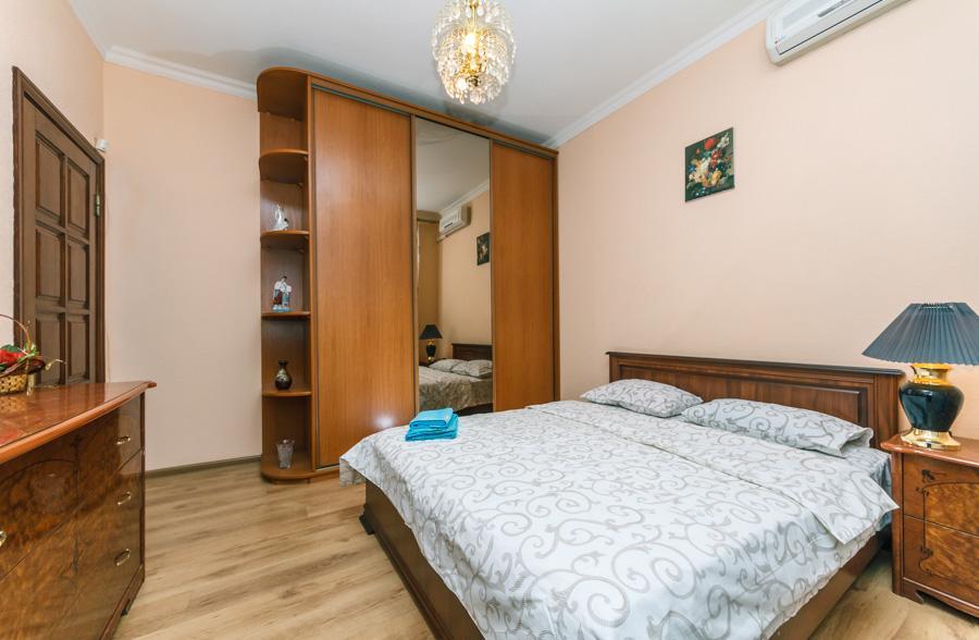 Two Bedroom Apartment On Liuteranska Street 基輔 外观 照片